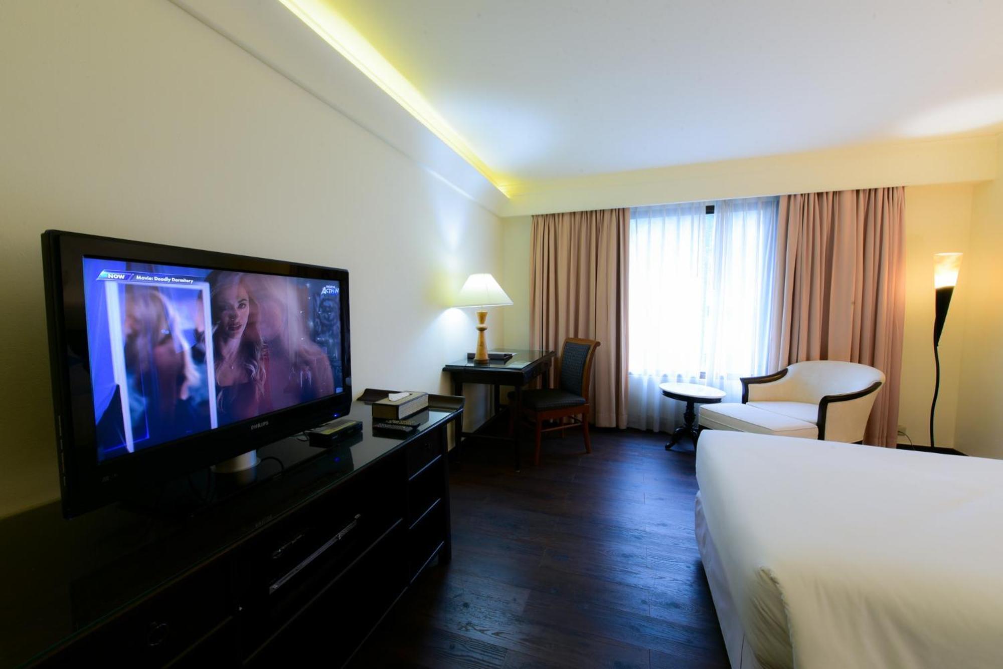Silom Serene A Boutique Hotel Bangkok Exterior foto