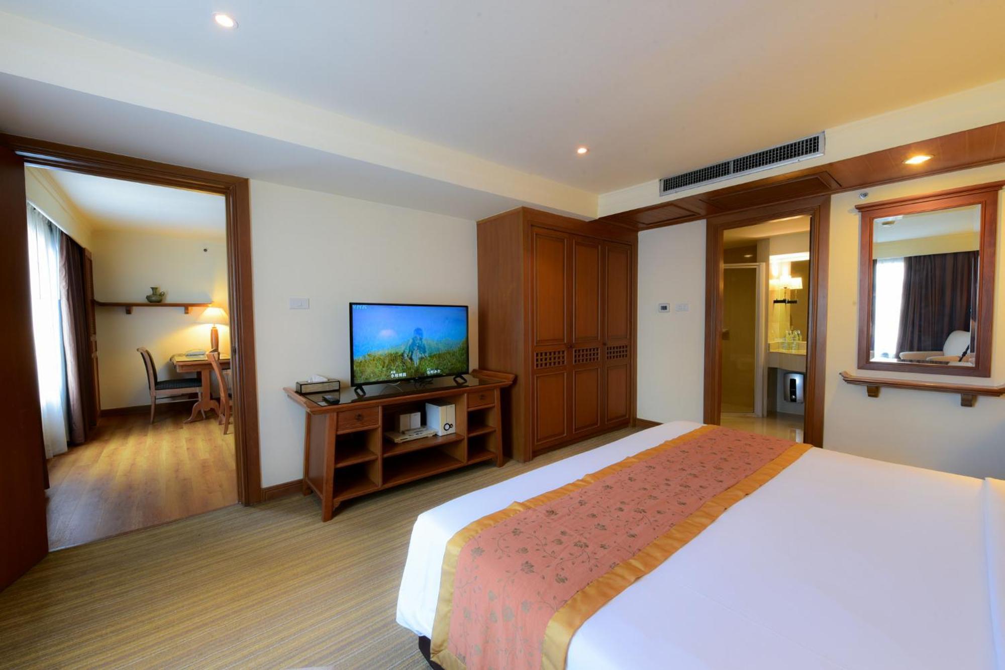 Silom Serene A Boutique Hotel Bangkok Exterior foto